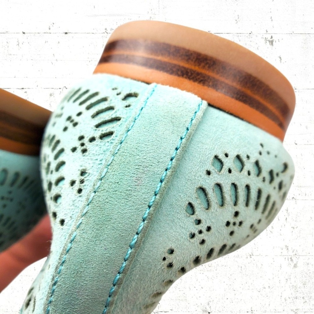 Vince Camuto Lancaster Mint Green Suede Perforated Pointed Toe Loafers Flats 12M - Picture 8 of 8